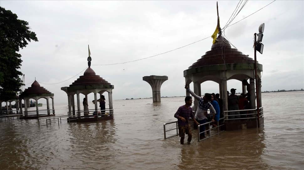 Intermittent rain throws life out of gear in Patna; Ganga water level flows above danger mark