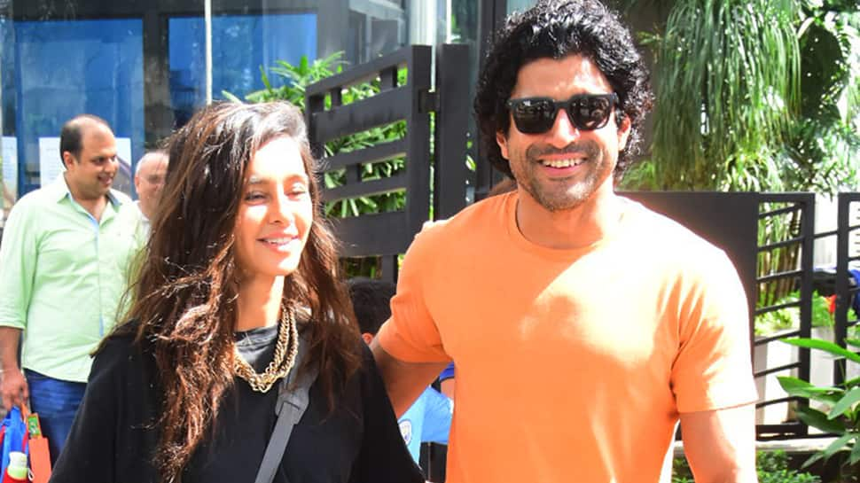 Farhan Akhtar spotted with ladylove Shibani Dandekar in Mumbai—See pics