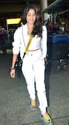 Janhvi Kapoor flashes her smile