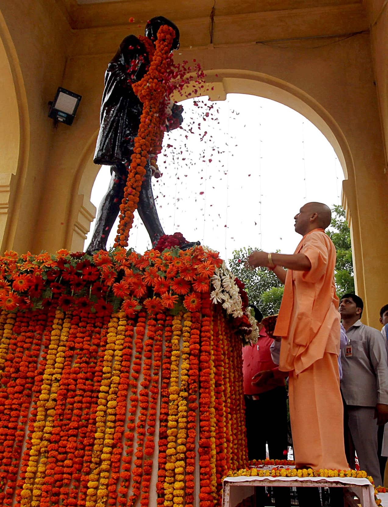 Yogi Adityanath pays floral tribute to 'Bapu'