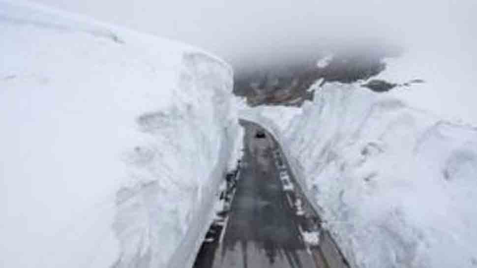 Rohtang pass in Kullu receives fresh snowfall