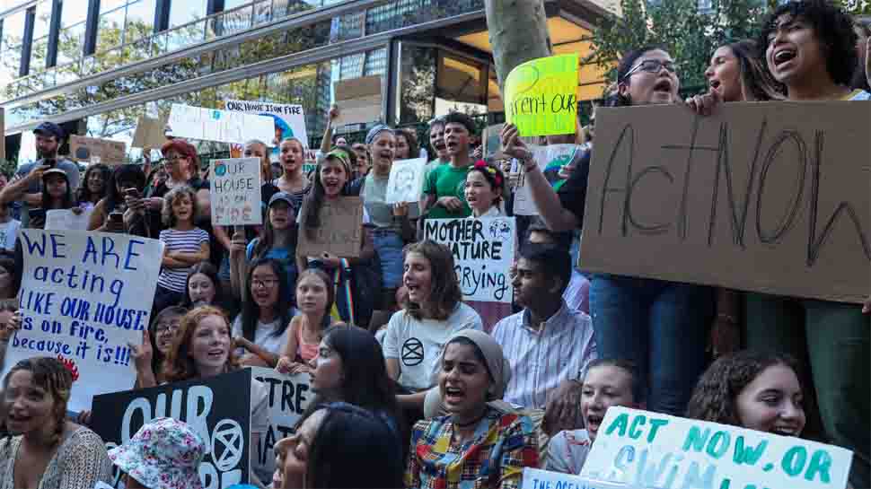 Hundreds of climate change activists block Amsterdam traffic