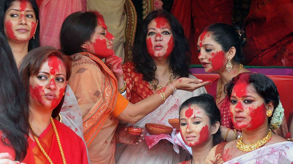 Durga Puja 2019: Know why married Bengali women perform Sindoor Khela ritual on Vijayadashami 