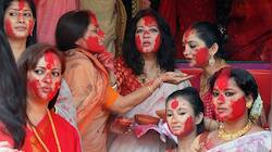 Know why married Bengali women perform Sindoor Khela ritual on Vijayadashami 