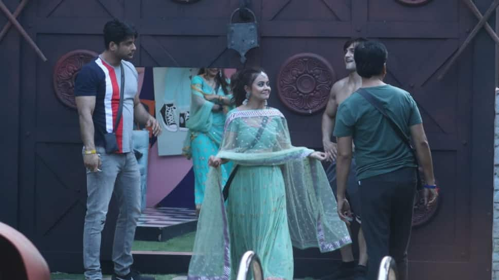 Bigg Boss 13 Day 9 written updates: Hunt for Rani No. 1 begins!