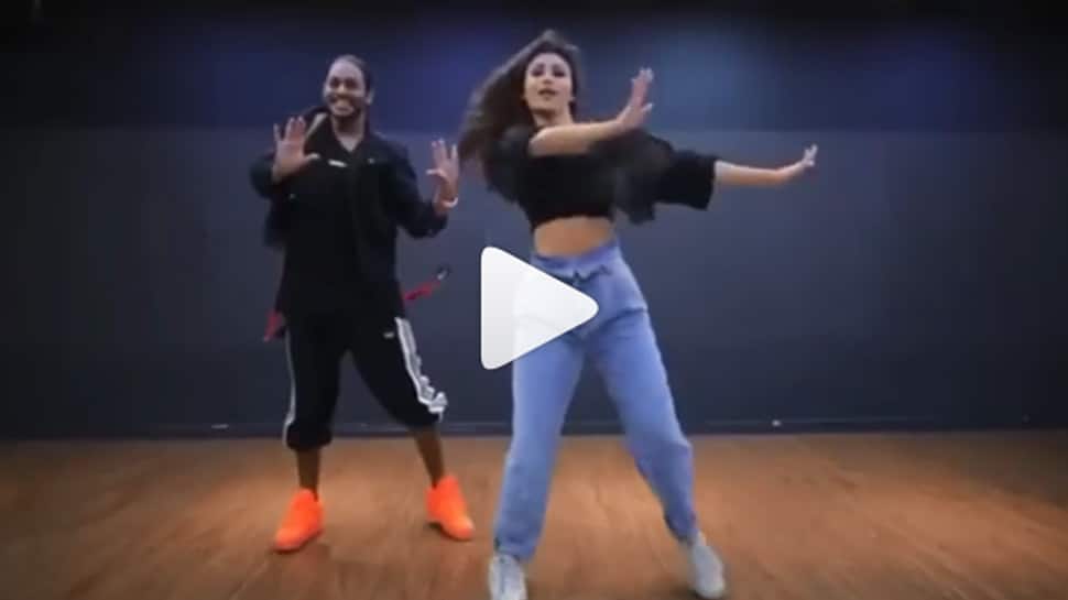 Mouni Roy dances to &#039;Nari Nari&#039; with ace choreographer Melvin Louis—Watch