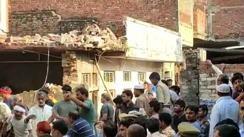 Seven killed, over dozen injured as building collapses after cylinder blast in Uttar Pradesh&#039;s Mau