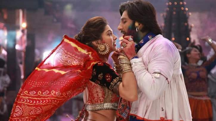 Ranveer Singh got his eyes on Deepika Padukone and this viral &#039;Ram Leela&#039; pic says it all!