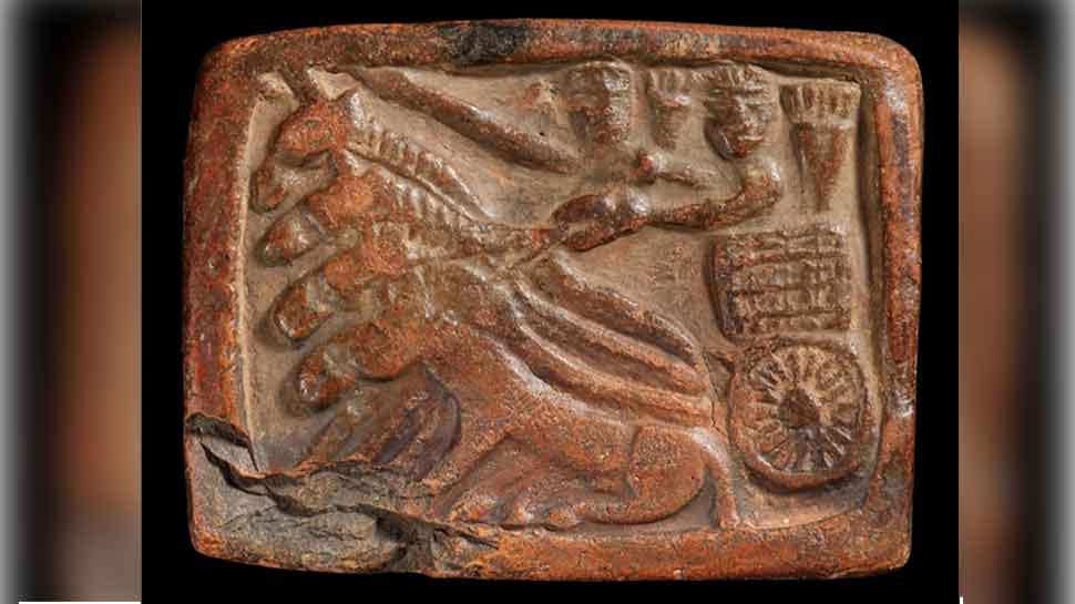 Does this terracotta tablet from around 1,000 BCE depict Lord Krishna and Arjuna?