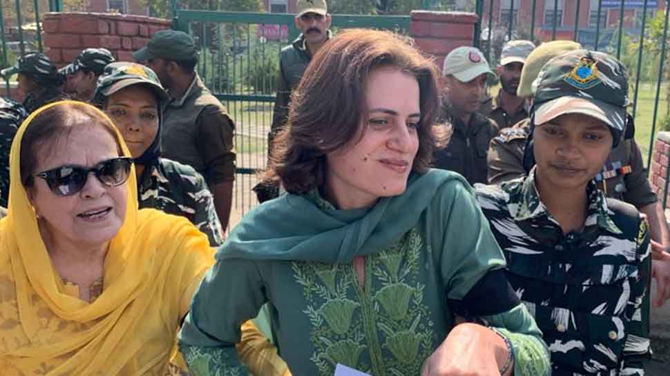 Farooq Abdullah&#039;s sister, daughter detained during protest against abrogation of Article 370 in Srinagar