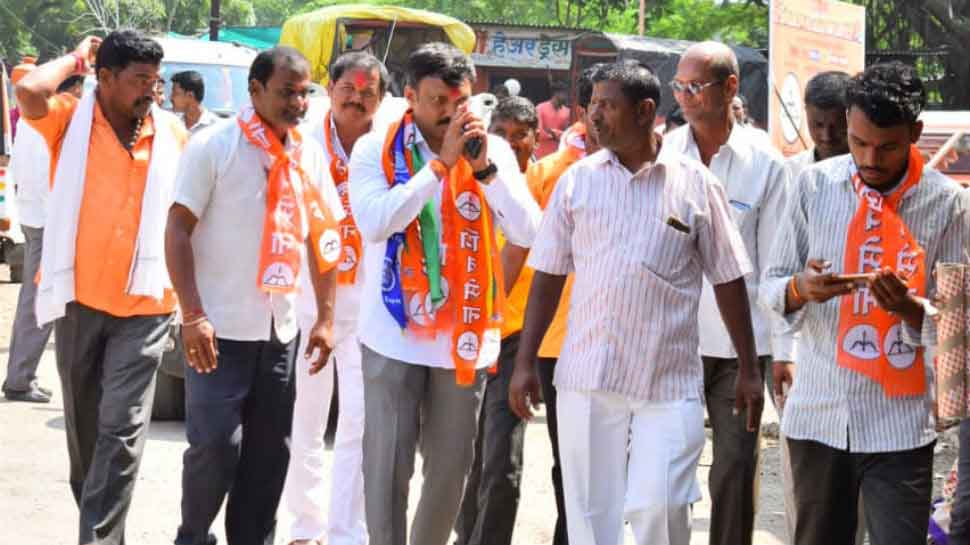 Shiv Sena MP Omraje Nimbalkar attacked with knife while campaigning in Osmanabad