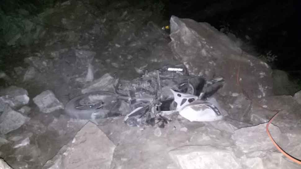 Boulder falls on vehicles in Uttarakhand&#039;s Kedarnath; 3 killed, 7 missing 