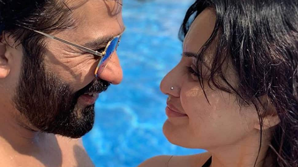 Kamya Punjabi and beau Shalabh Dang&#039;s latest selfie is lovey-dovey!