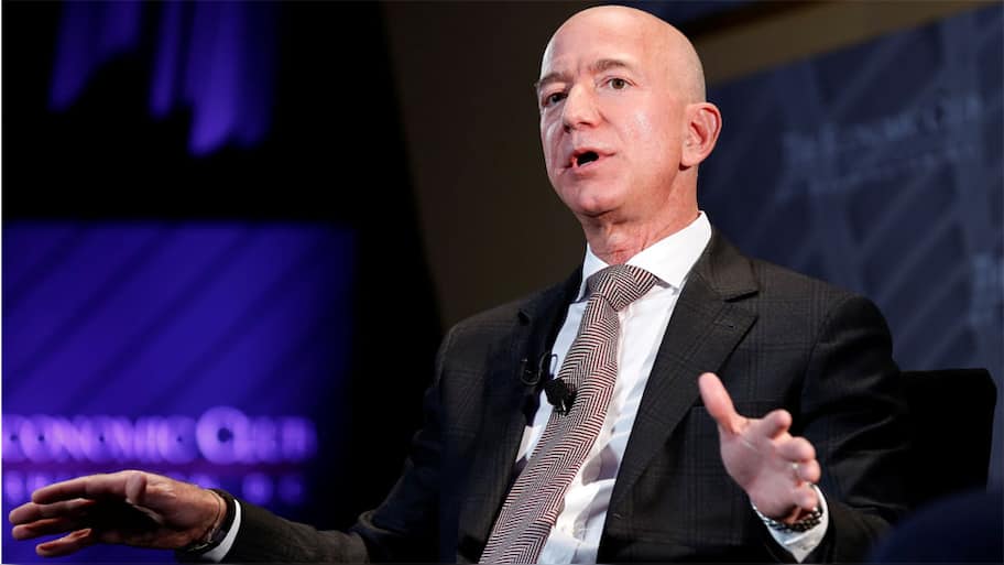 Who is Bezos? Asks US student as Amazon CEO stands next to him ...
