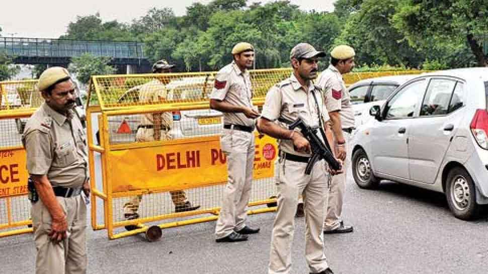 Three chain snatchers held after shootout in Delhi&#039;s Connaught Place