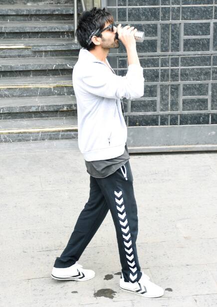 Kartik Aaryan clicked in Juhu