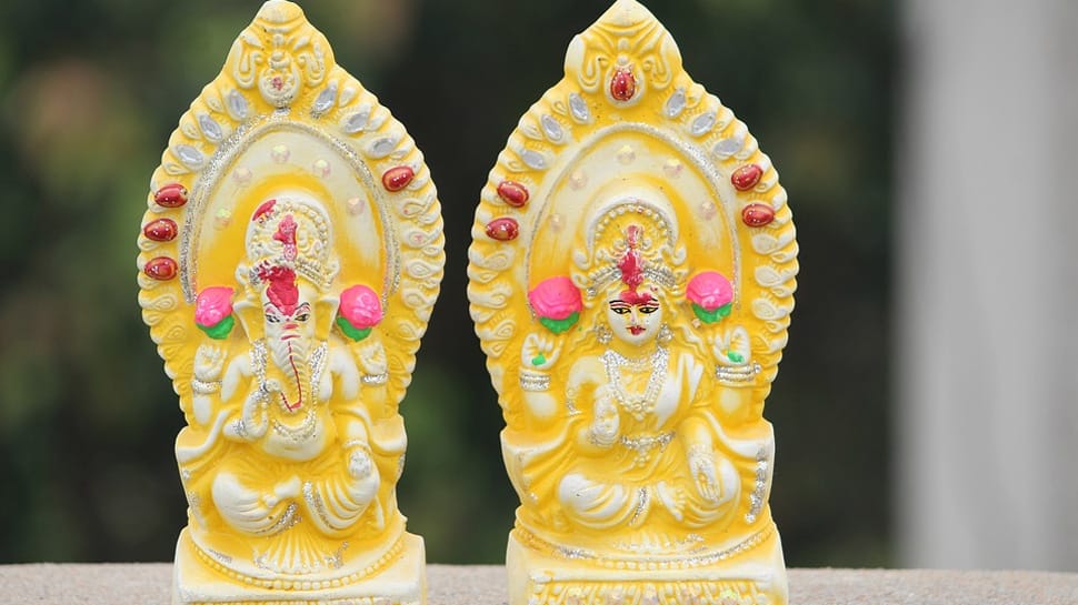 Happy Dhanteras 2019: Send these WhatsApp, Facebook and text messages to your loved ones