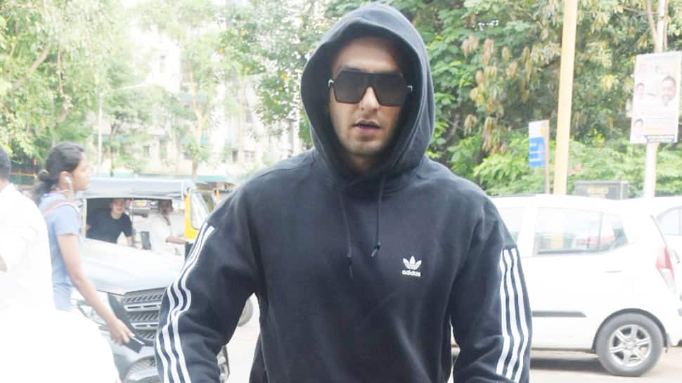 Ranveer Singh goes clean shave, flaunts a new look - Photos