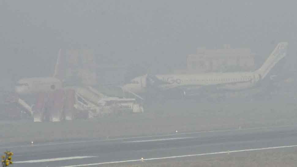 AQI touches 1600 at several places in Delhi-NCR; 32 flights diverted