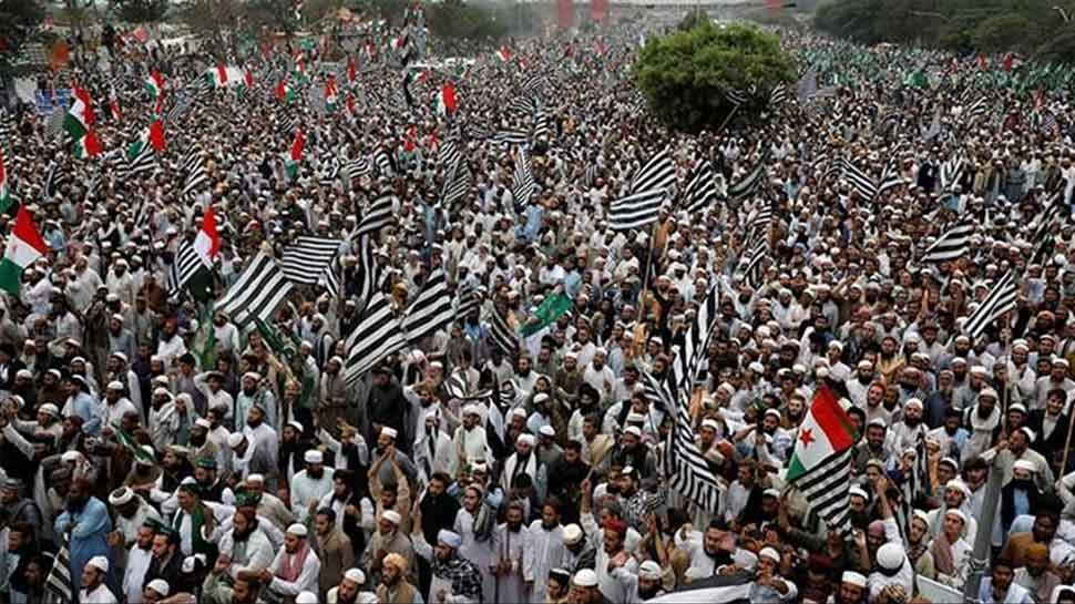 Azadi March activists start &#039;settling&#039; in Islamabad