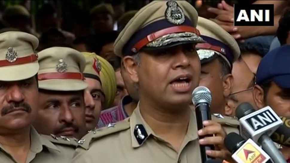 Tis Hazari clash: Top Delhi police officer booed by protesting colleagues 