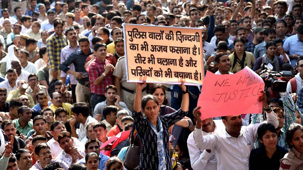 Supreme Court lawyer sends legal notice to Delhi Police for inaction over massive protest