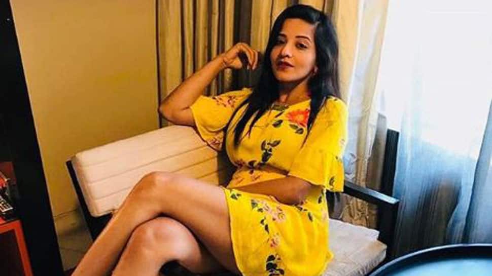 Monalisa&#039;s latest picture in a yellow dress is winning the internet