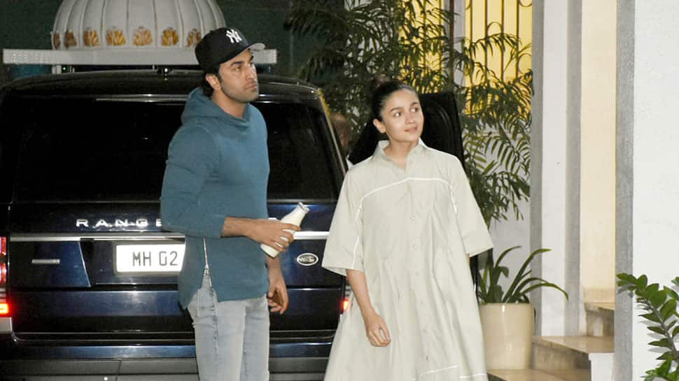 This picture of Ranbir Kapoor-Alia Bhatt from a family dinner goes viral