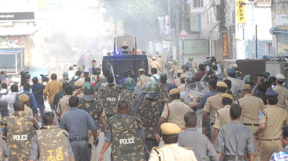 TSRTC protest: Seven policemen injured in stone-pelting, over 1200 people arrested so far