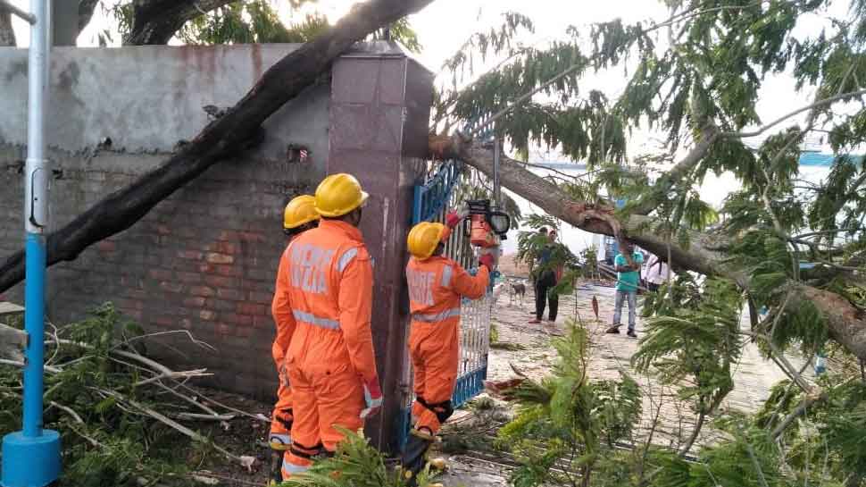 PM Narendra Modi speaks to Mamata Banerjee over Cyclone Bulbul, assures assistance