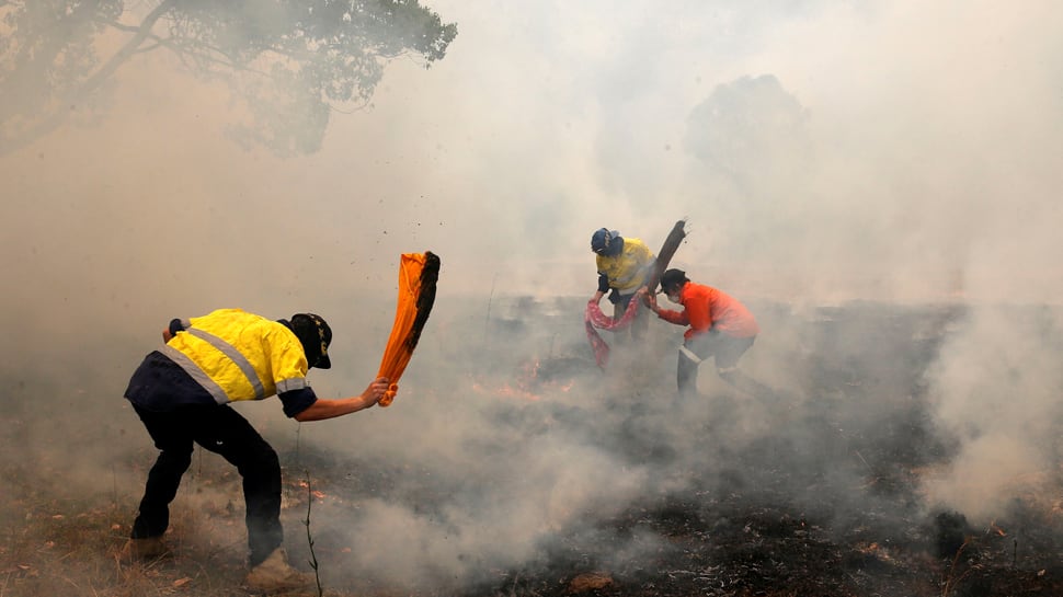 New blazes break out as Australians take shelter from intense bushfires