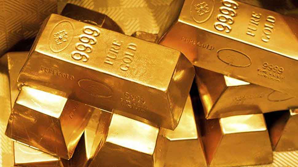 Gold settles higher as US dollar, stocks fall