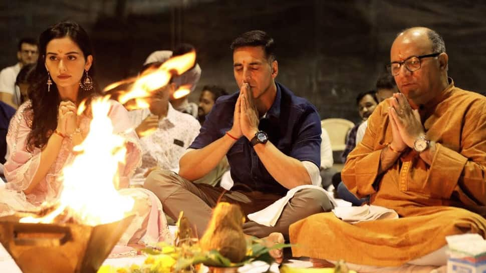 Akshay Kumar, Manushi Chhillar perform pooja before shooting for &#039;Prithviraj&#039; —Watch