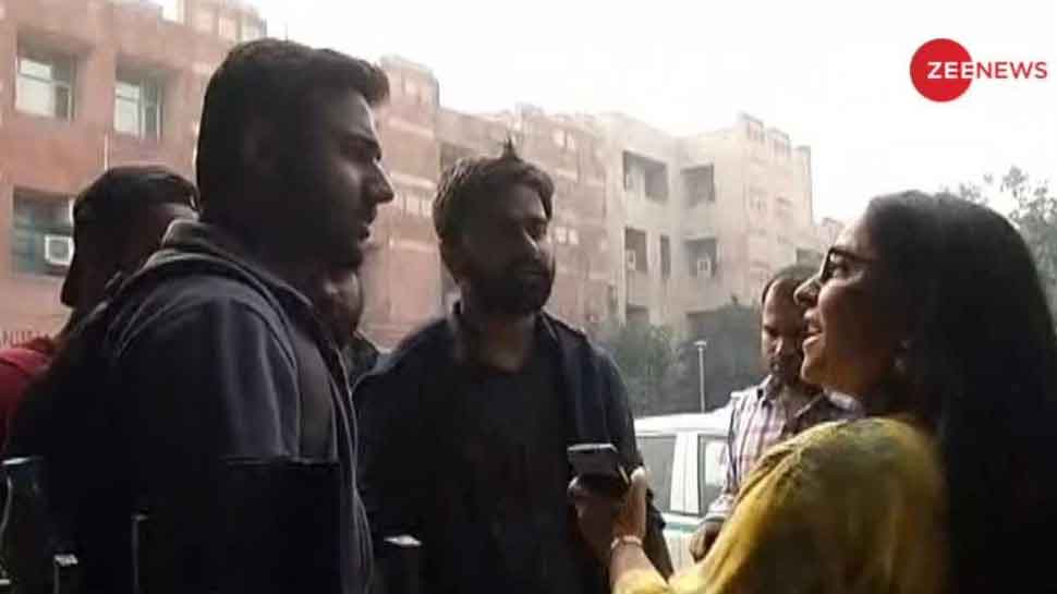 Zee News reporters manhandled at JNU campus, ABVP condemns act