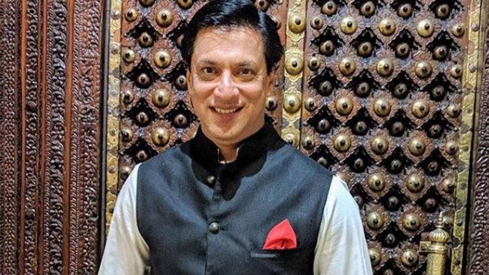 Madhur Bhandarkar visits Lata Mangeshkar in hospital, says she is &#039;stable&#039;