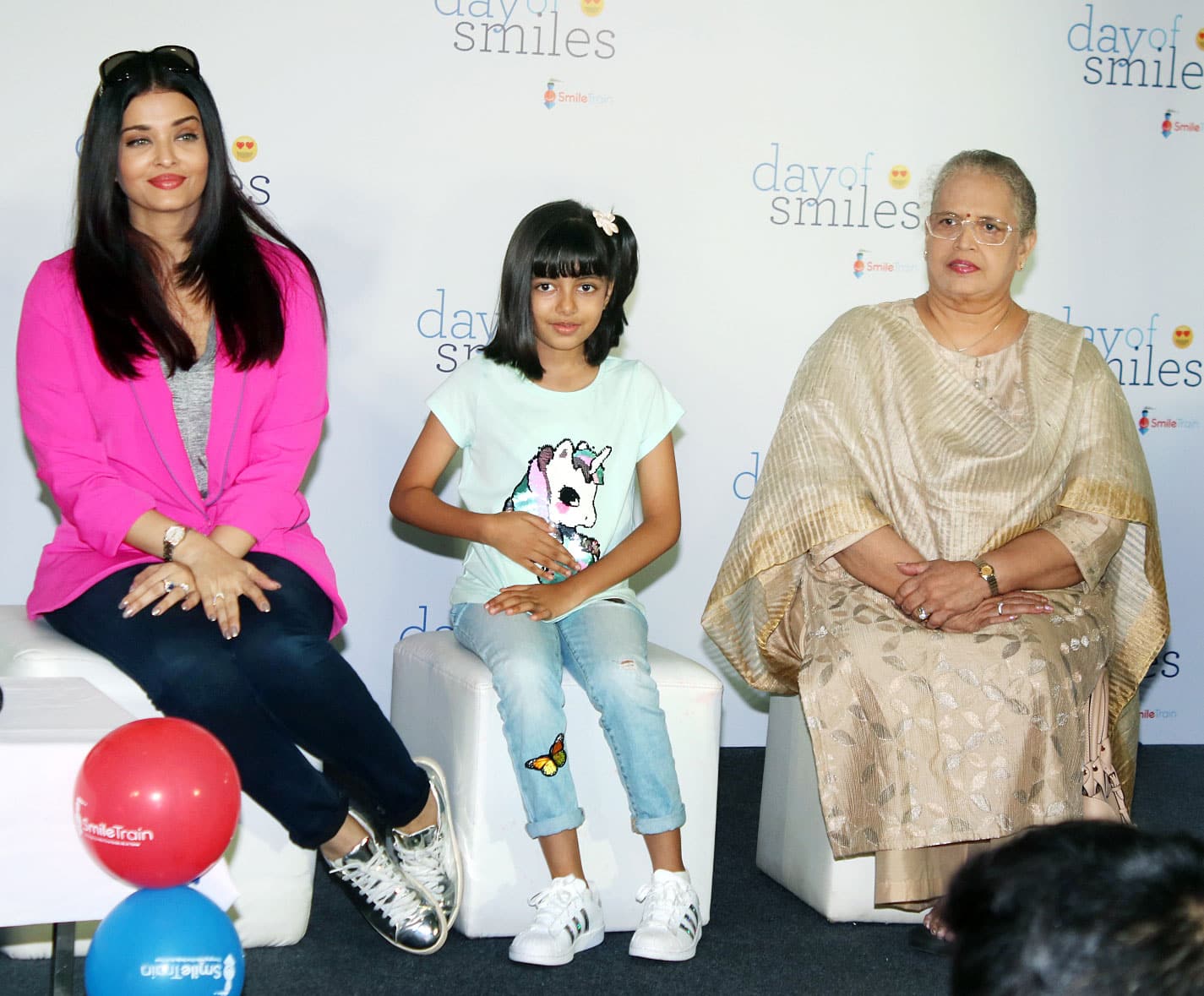 Aishwarya sits pretty with mom and daughter