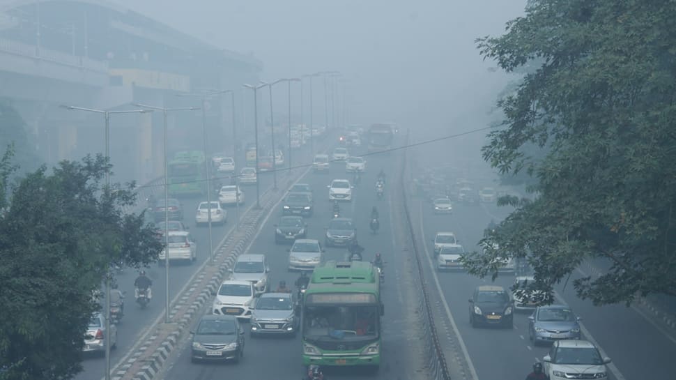 Delhi pollution: Air quality deteriorates to &#039;Very Poor&#039; category, no respite before Saturday