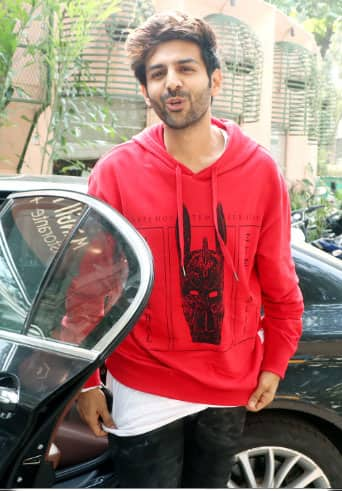 Birthday boy Kartik Aaryan looks cool