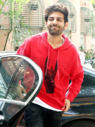 Kartik Aaryan looks fab