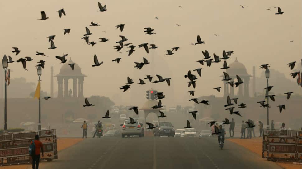 Delhi gasps for breath, AQI remains in &#039;very poor&#039; category