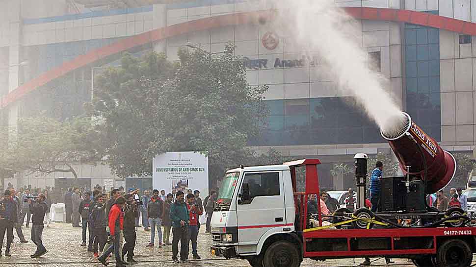 Delhi govt orders Delhi Fire Service to sprinkle water to combat pollution	