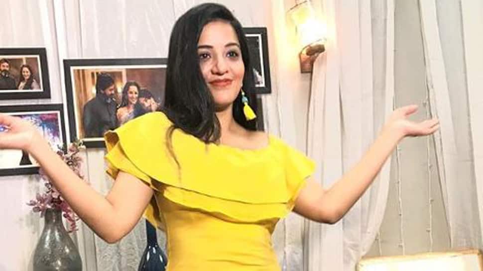 Monalisa stuns in a little yellow dress- See pic