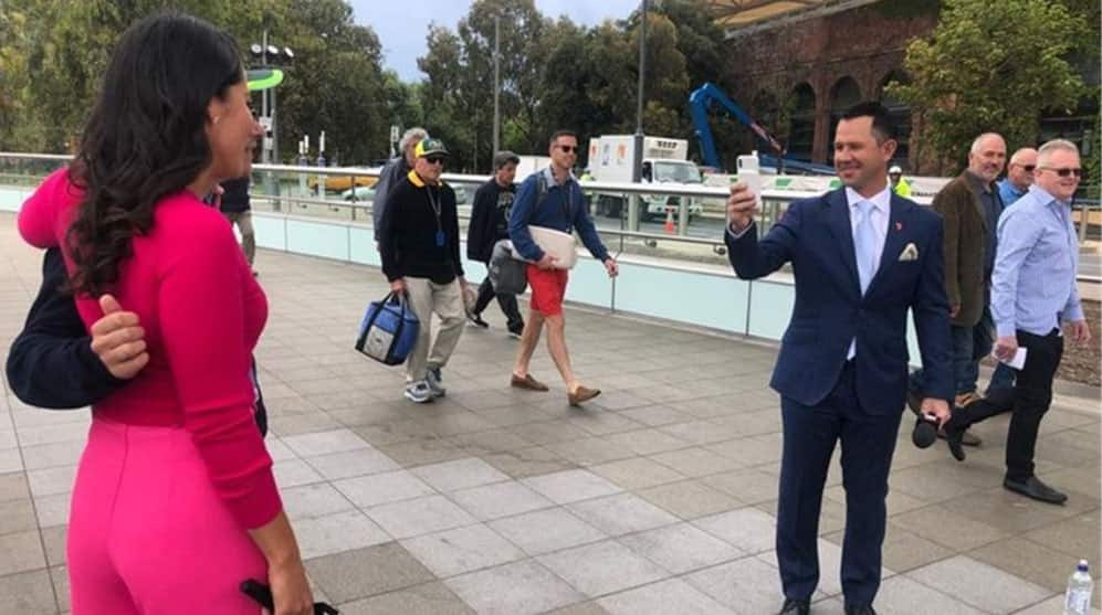 Ricky Ponting asked by fan to take a photo, but not with him