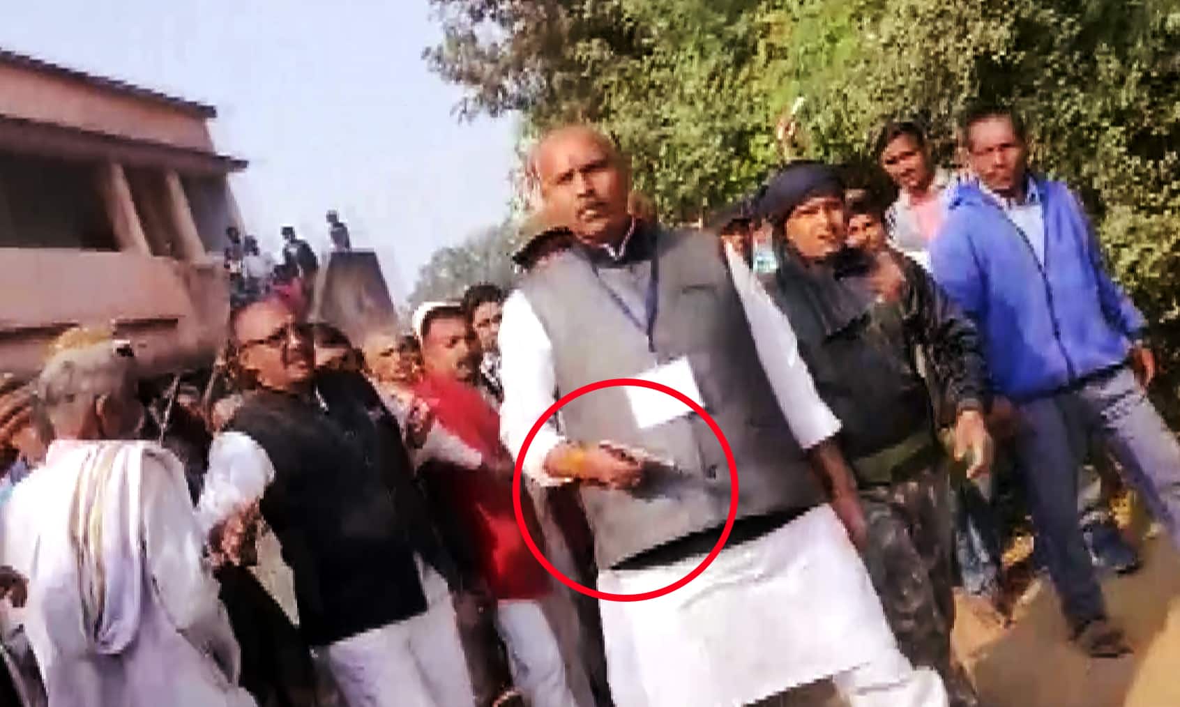 Jharkhand assembly election 2019: Congress candidate brandishes pistol at polling booth after clash with BJP workers