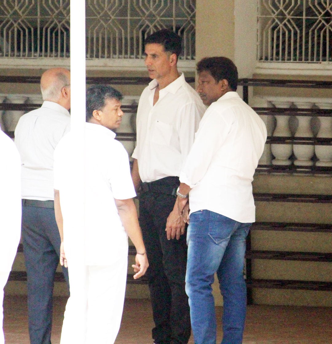 Akshay Kumar at Betty Kapadia's funeral