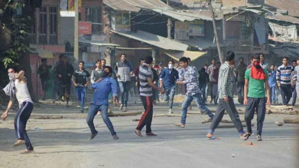 Five held for attacking security forces with petrol bombs in Srinagar