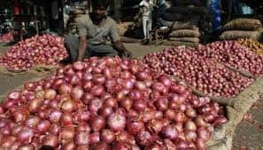 Stampede over shortage of onions at Rythu bazaar in Andhra Pradesh