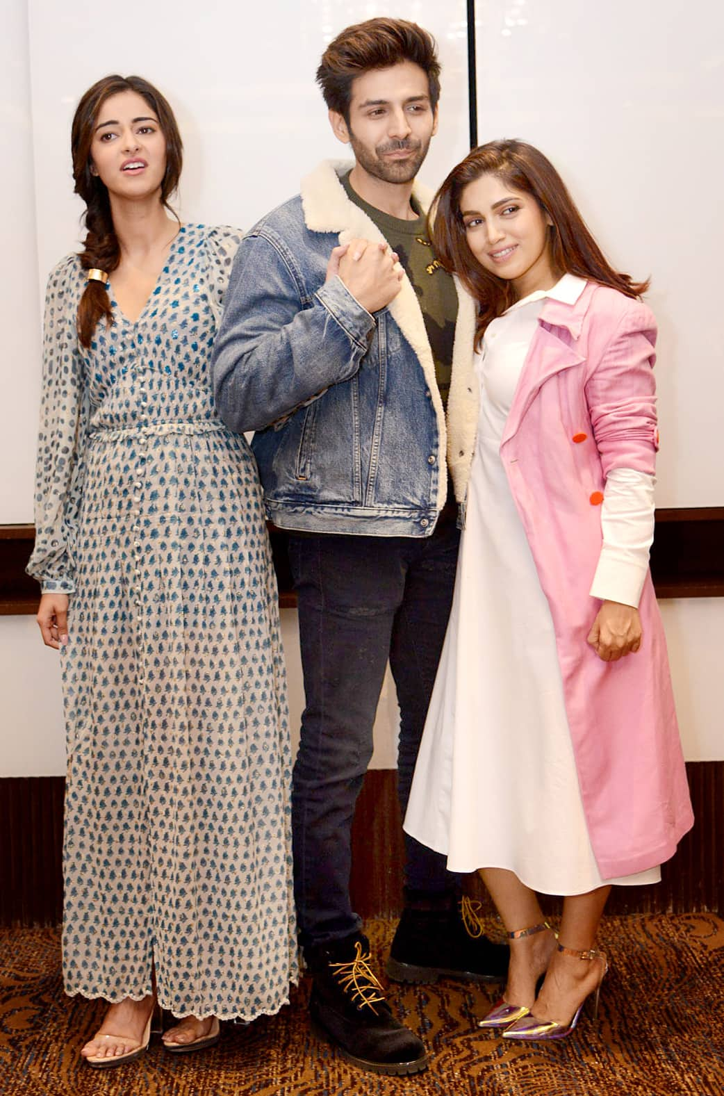 Kartik Aaryan with Ananya and Bhumi