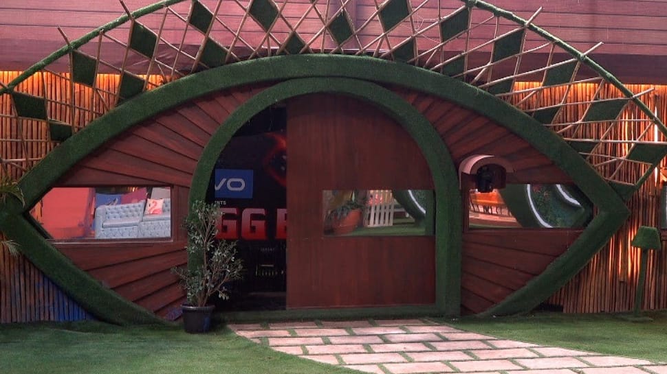 Bigg Boss 13 Day 64 written updates: Salman Khan opens the house door for the contestants to pick