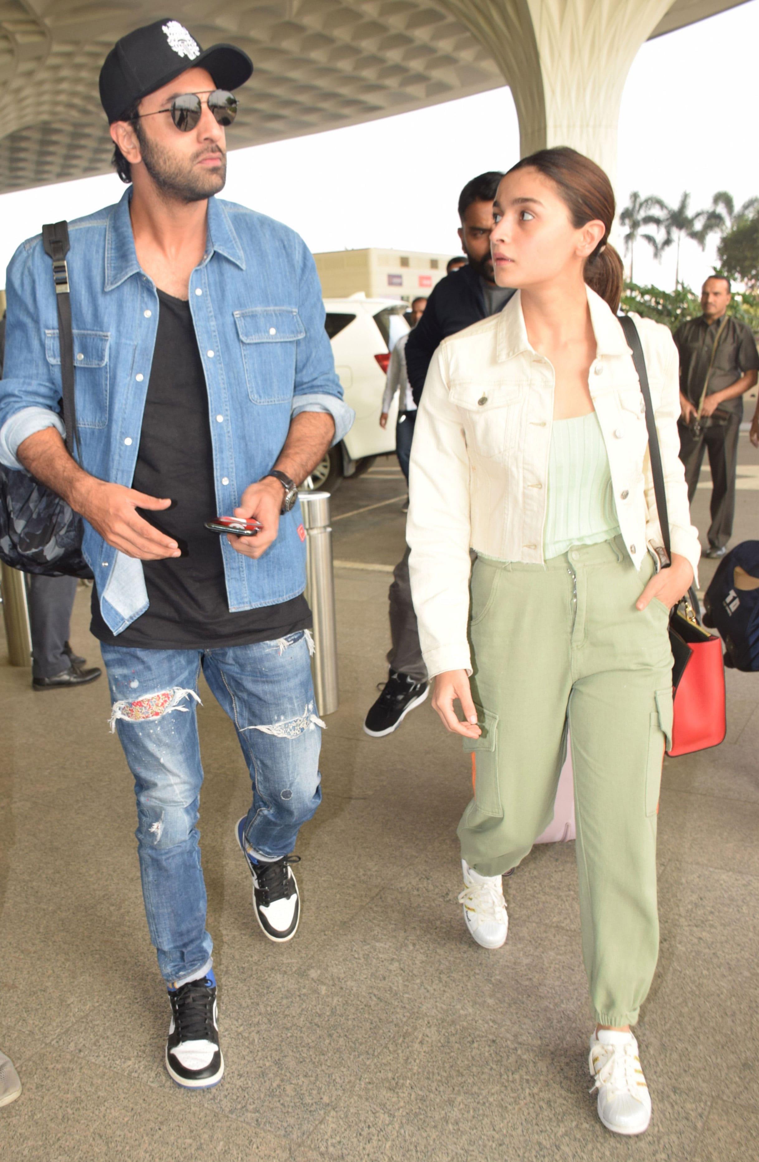 Photo Gallery: Ranbir Kapoor - Alia Bhatt hit the Airport Together | News